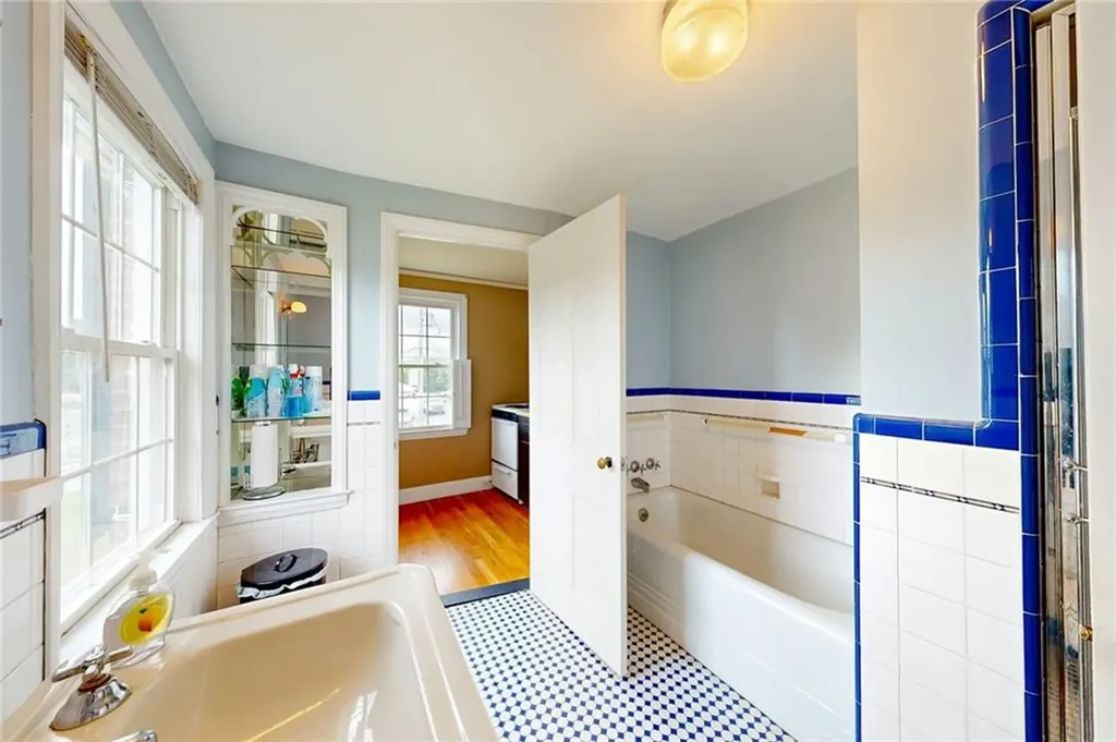 873 Warwick Avenue Warwick RI 02888