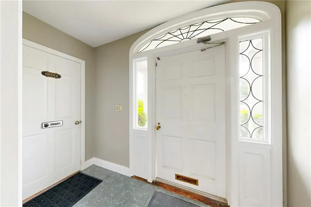 873 Warwick Avenue Warwick RI 02888