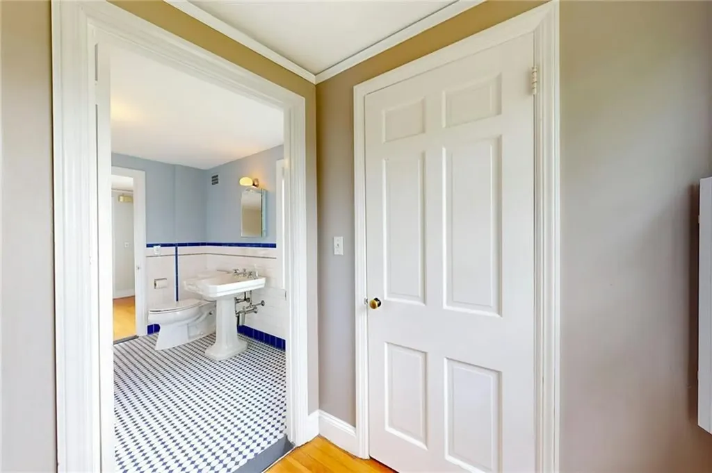 873 Warwick Avenue Warwick RI 02888