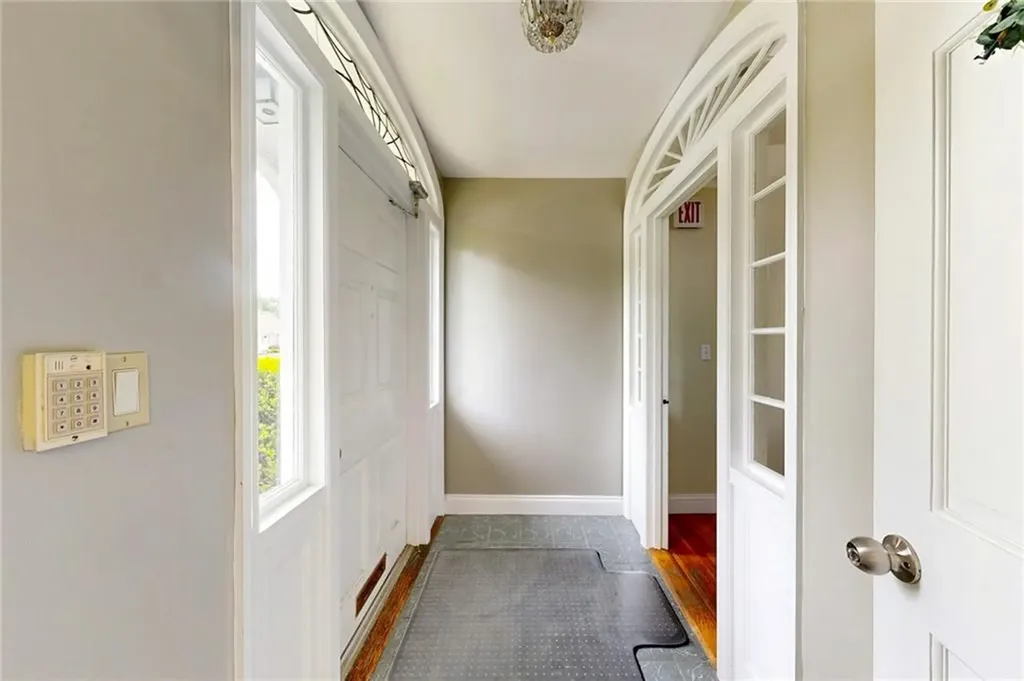 873 Warwick Avenue Warwick RI 02888