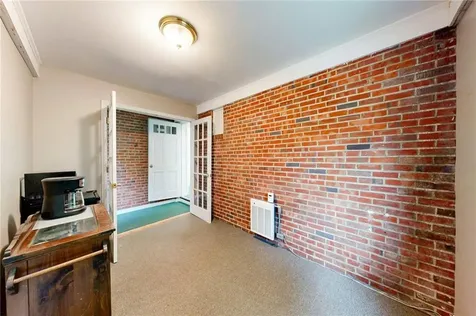 873 Warwick Avenue Warwick RI 02888