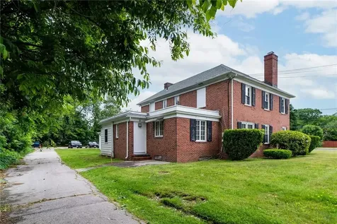 873 Warwick Avenue Warwick RI 02888