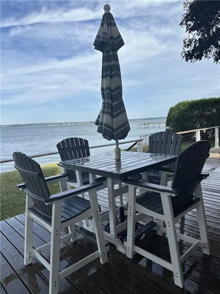 25 Bayside Avenue Portsmouth RI 02871