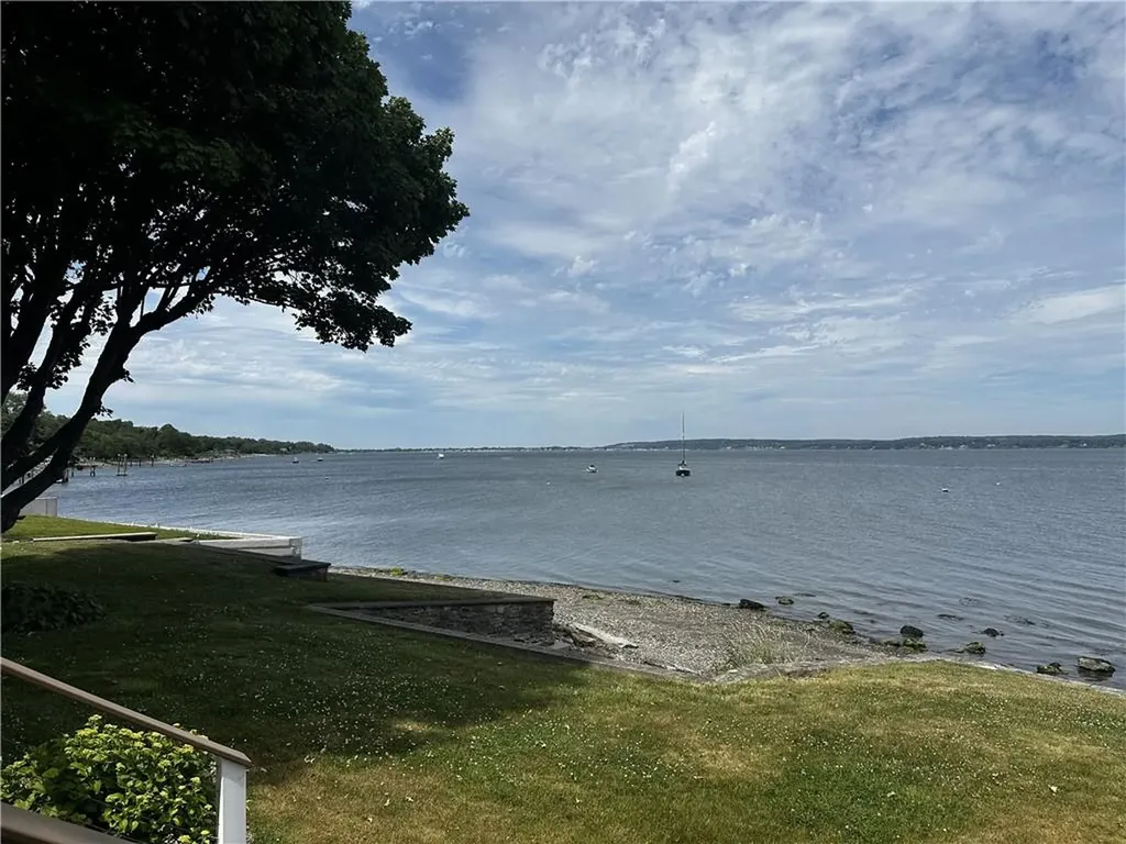 25 Bayside Avenue Portsmouth RI 02871