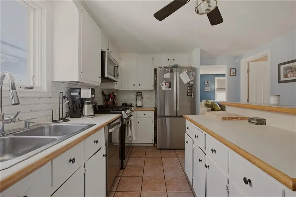 6 Murphy Avenue Bristol RI 02809
