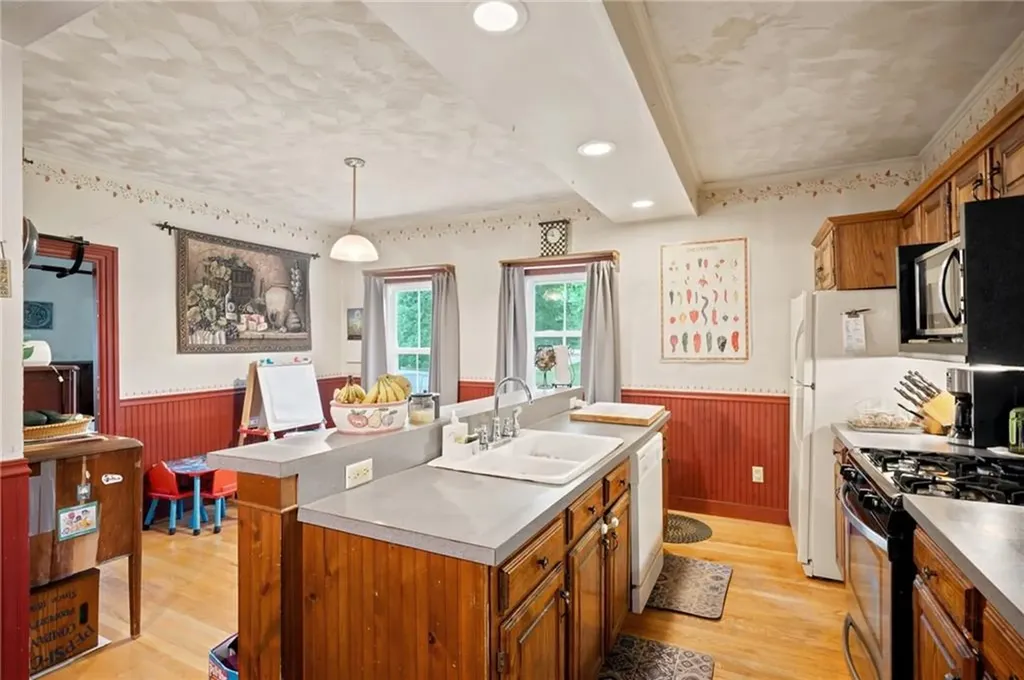 290 292 Church Street Burrillville RI 02859
