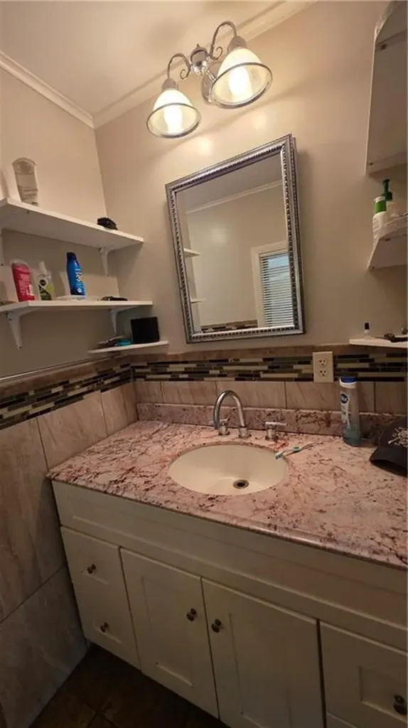 18 Glen Street East Providence RI 02915