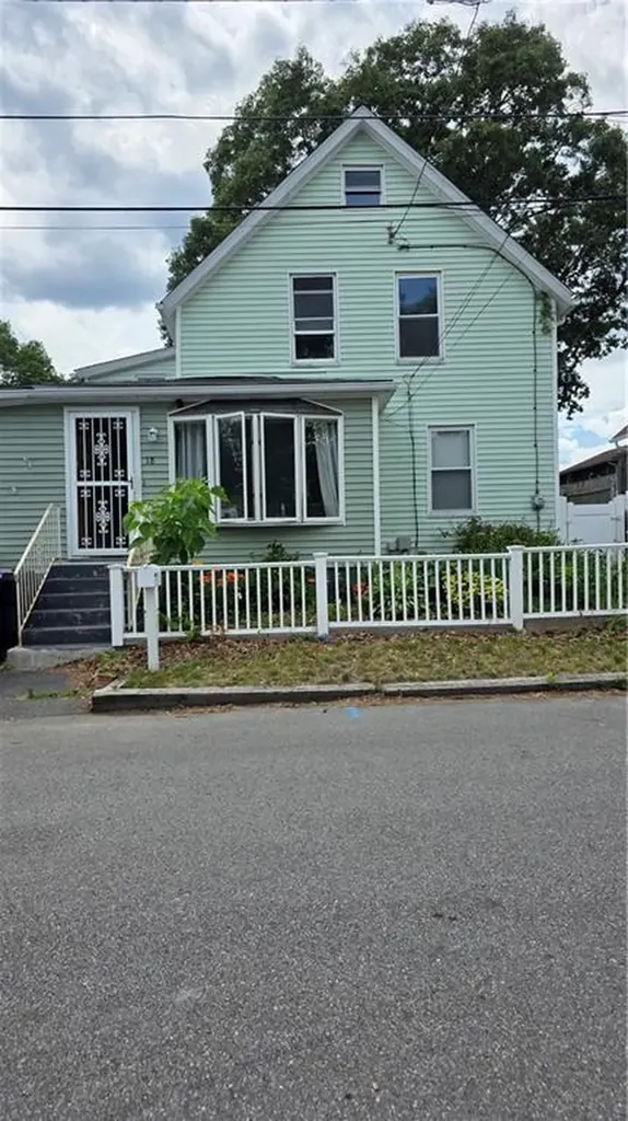 18 Glen Street East Providence RI 02915