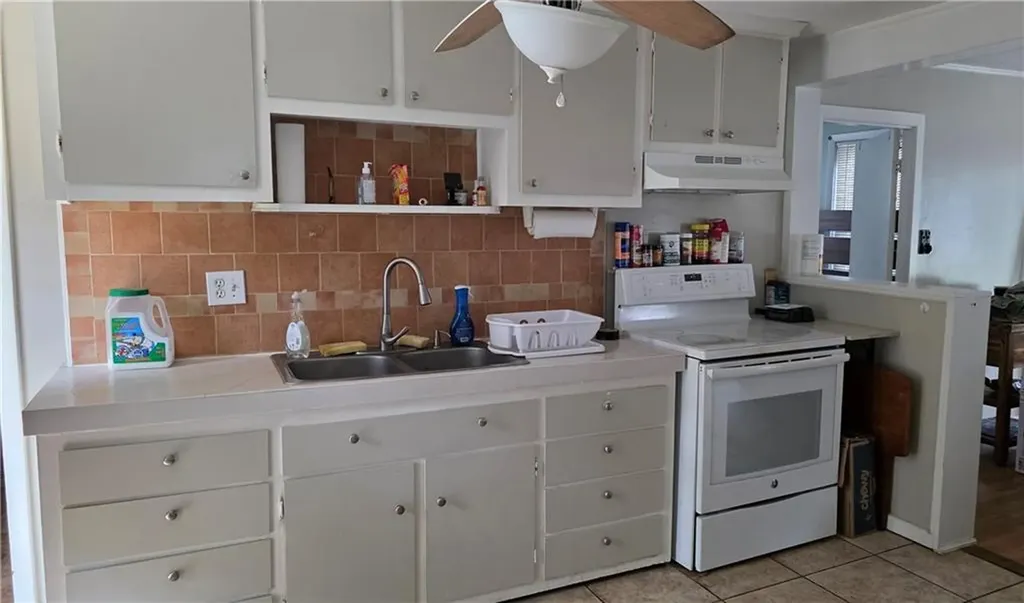 18 Glen Street East Providence RI 02915