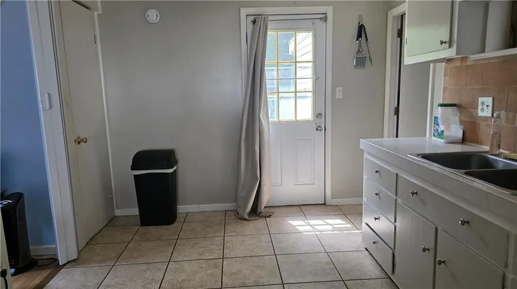 18 Glen Street East Providence RI 02915