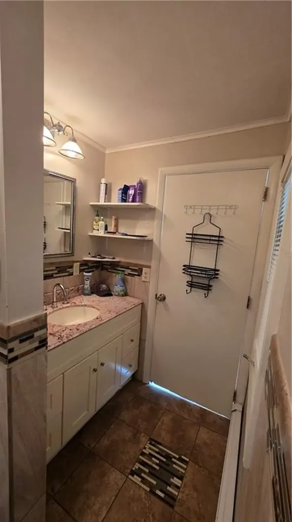 18 Glen Street East Providence RI 02915