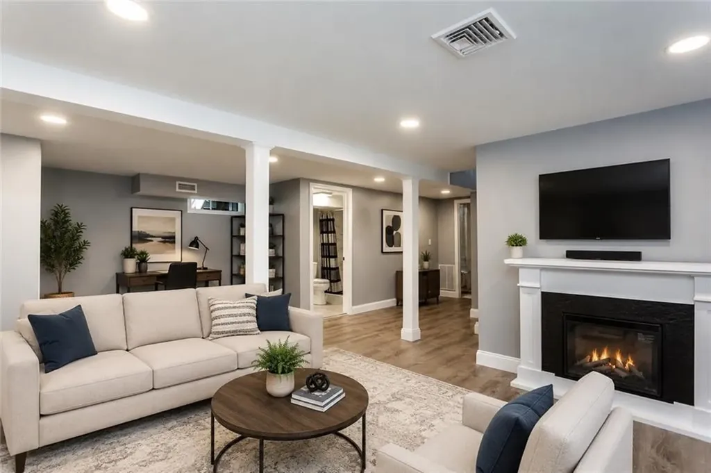 117 Elizabeth Avenue North Smithfield RI 02896