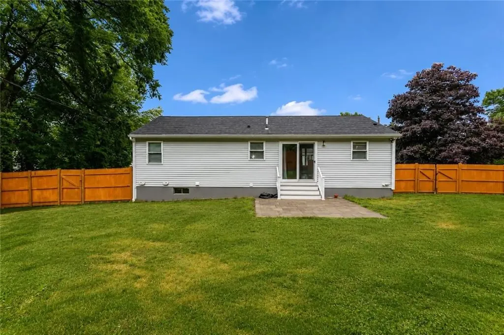 117 Elizabeth Avenue North Smithfield RI 02896
