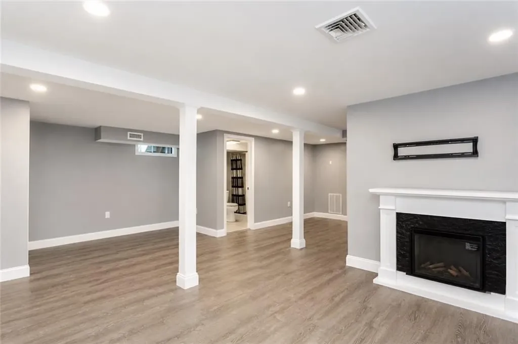 117 Elizabeth Avenue North Smithfield RI 02896