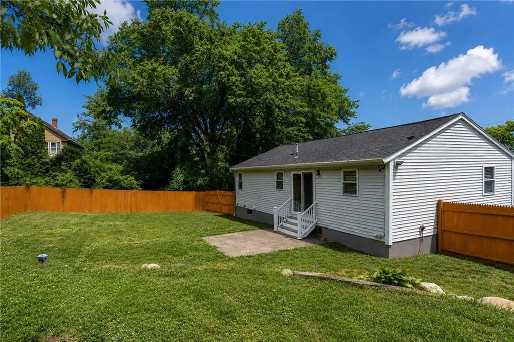 117 Elizabeth Avenue North Smithfield RI 02896