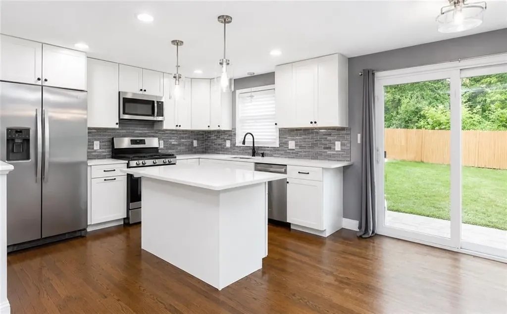 117 Elizabeth Avenue North Smithfield RI 02896