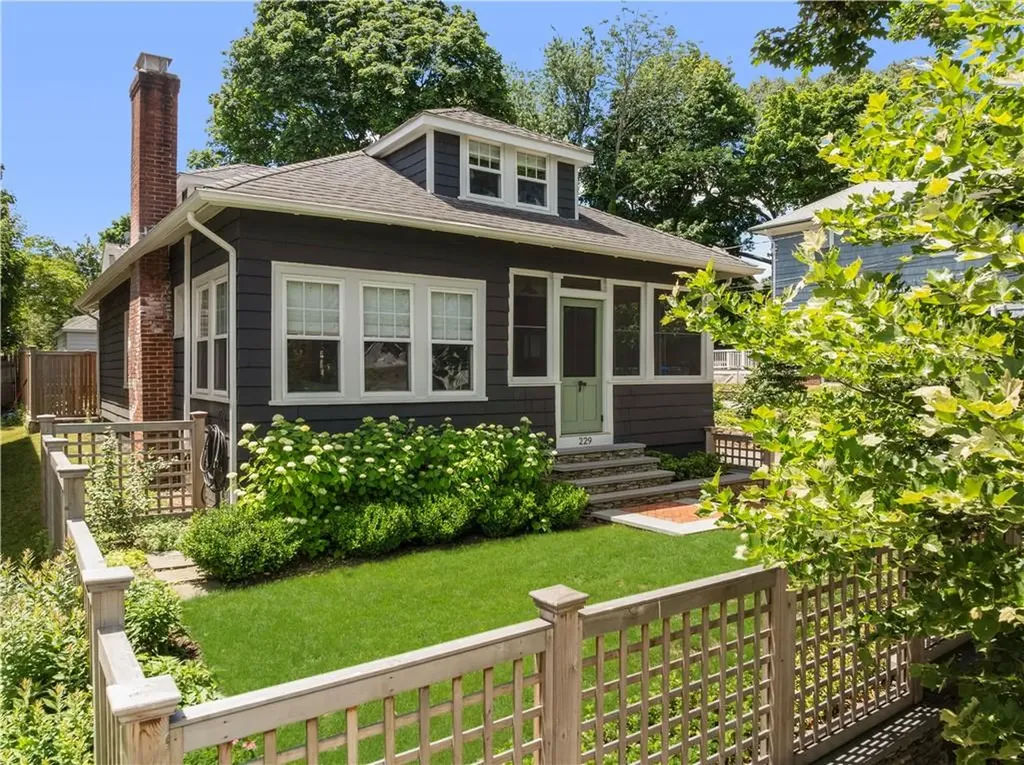 229 6th Street Providence RI 02906