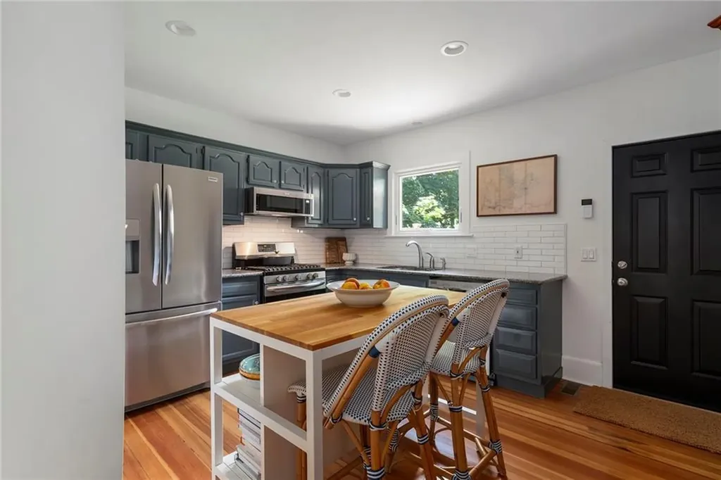 229 6th Street Providence RI 02906