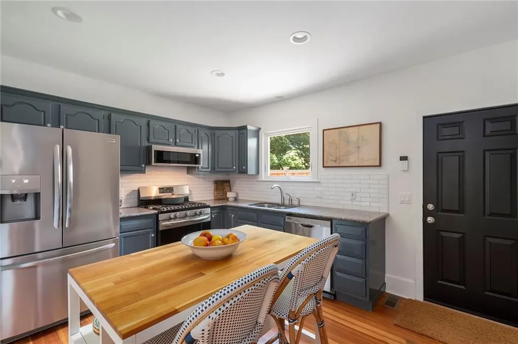 229 6th Street Providence RI 02906