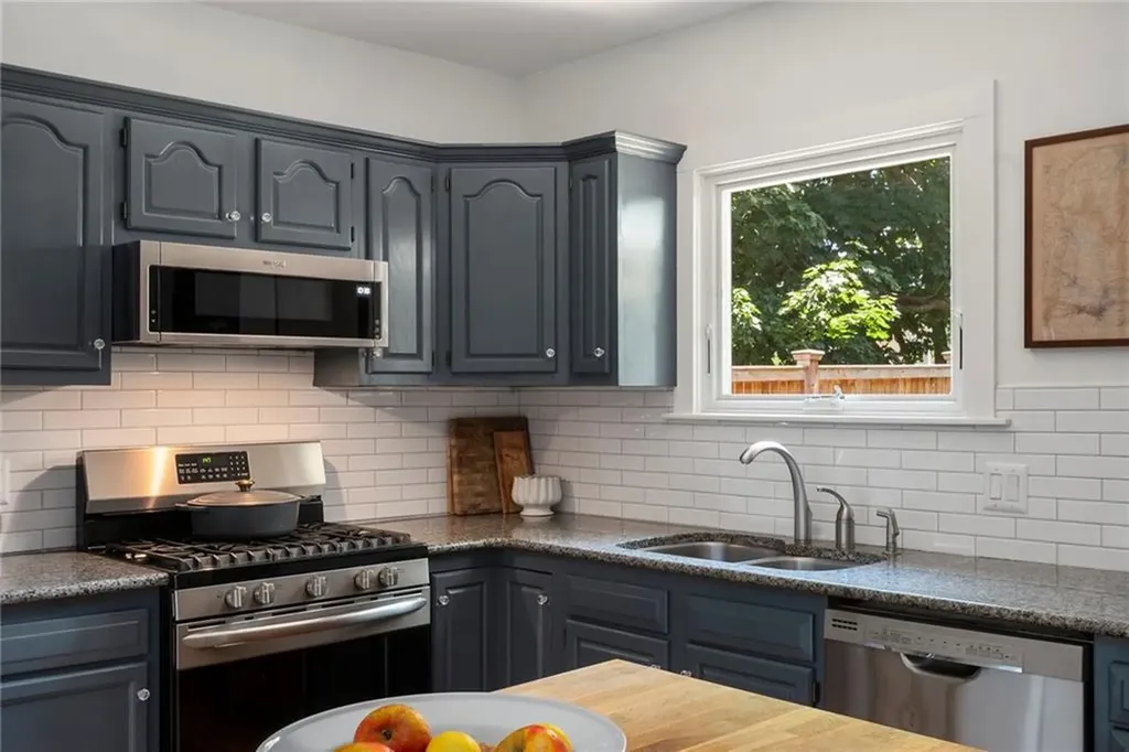 229 6th Street Providence RI 02906