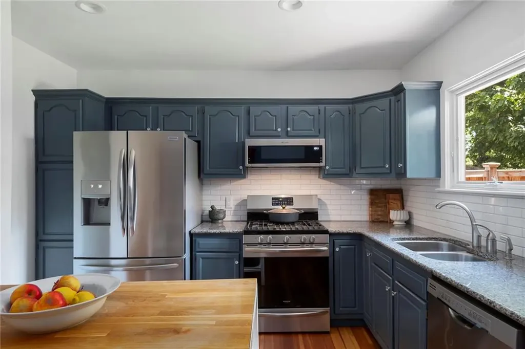 229 6th Street Providence RI 02906