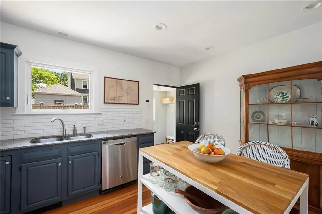 229 6th Street Providence RI 02906