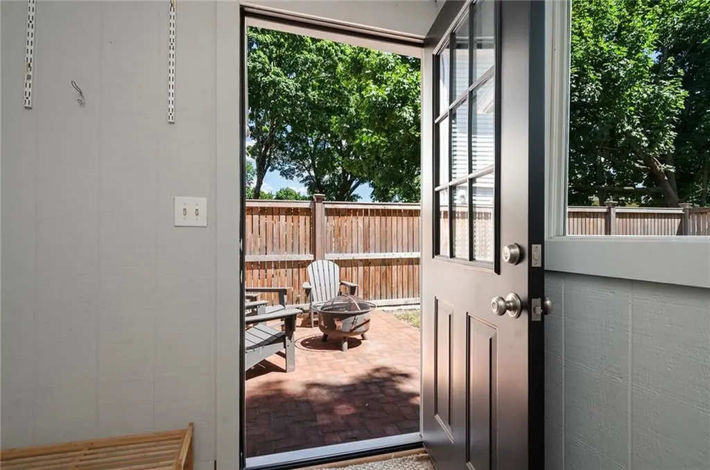 229 6th Street Providence RI 02906