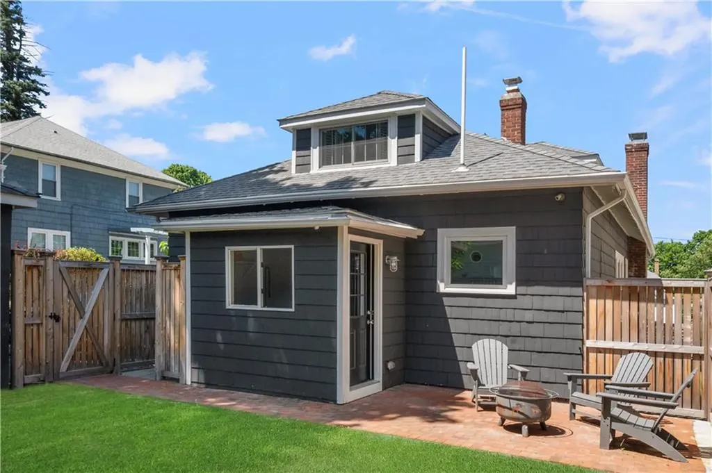 229 6th Street Providence RI 02906