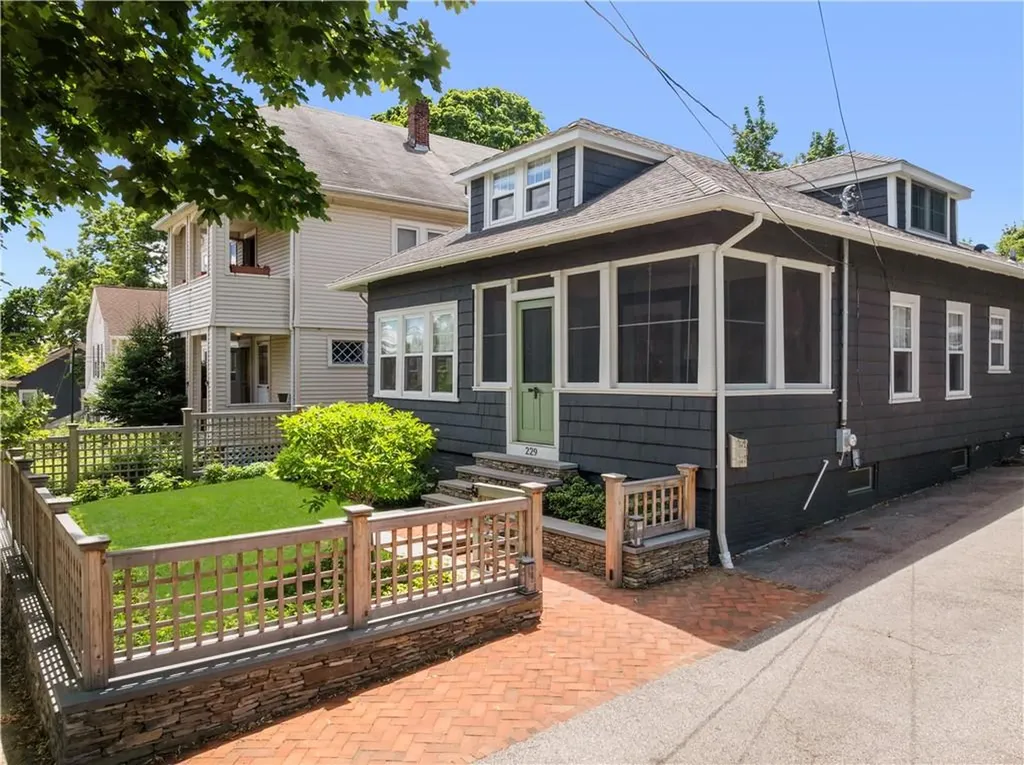 229 6th Street Providence RI 02906