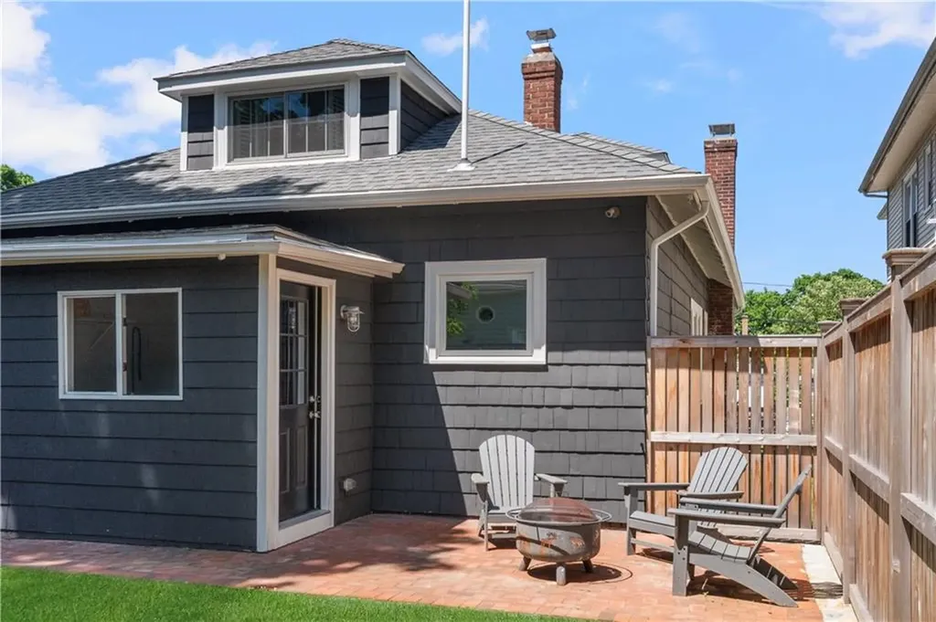 229 6th Street Providence RI 02906