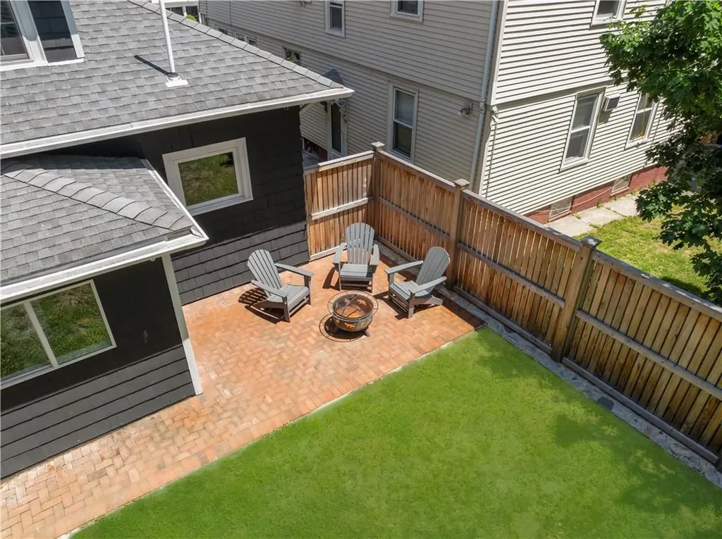 229 6th Street Providence RI 02906