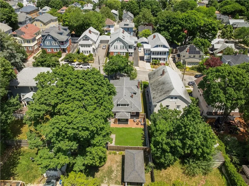 229 6th Street Providence RI 02906
