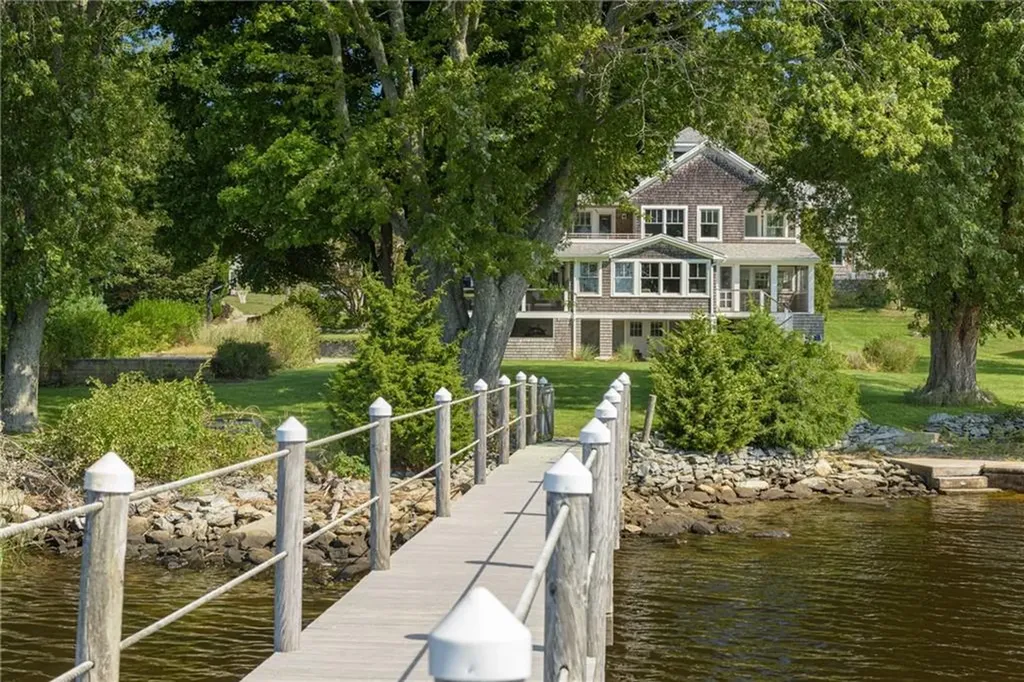 39 Shore Drive Warren RI 02885