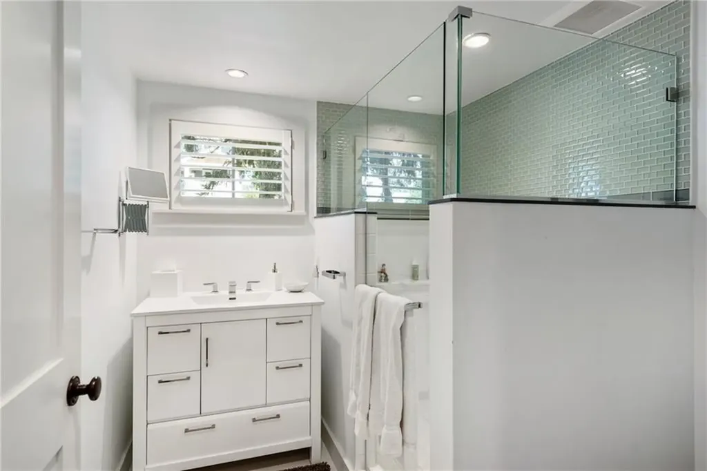 39 Shore Drive Warren RI 02885