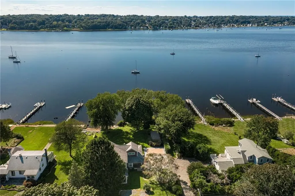 39 Shore Drive Warren RI 02885