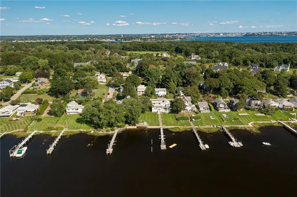 39 Shore Drive Warren RI 02885