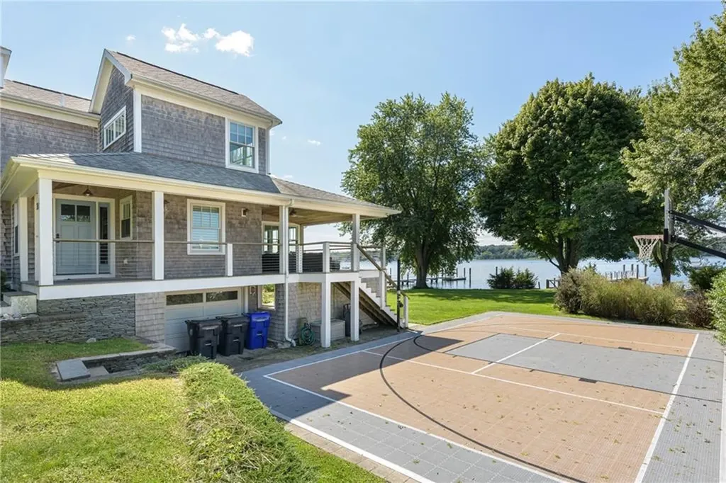 39 Shore Drive Warren RI 02885