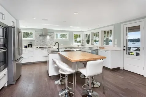 39 Shore Drive Warren RI 02885