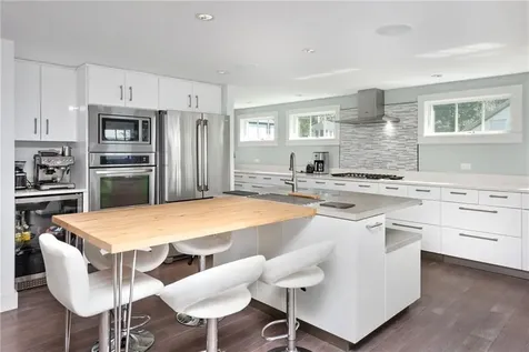 39 Shore Drive Warren RI 02885