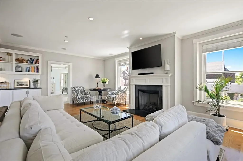423 Hope Street Bristol RI 02809