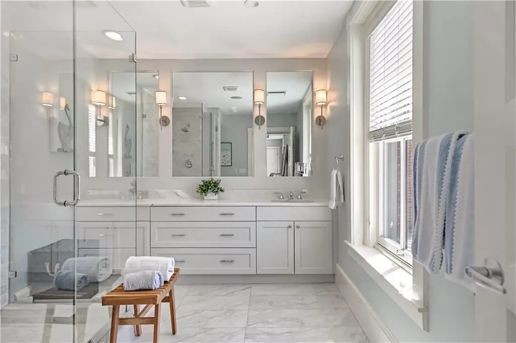 423 Hope Street Bristol RI 02809