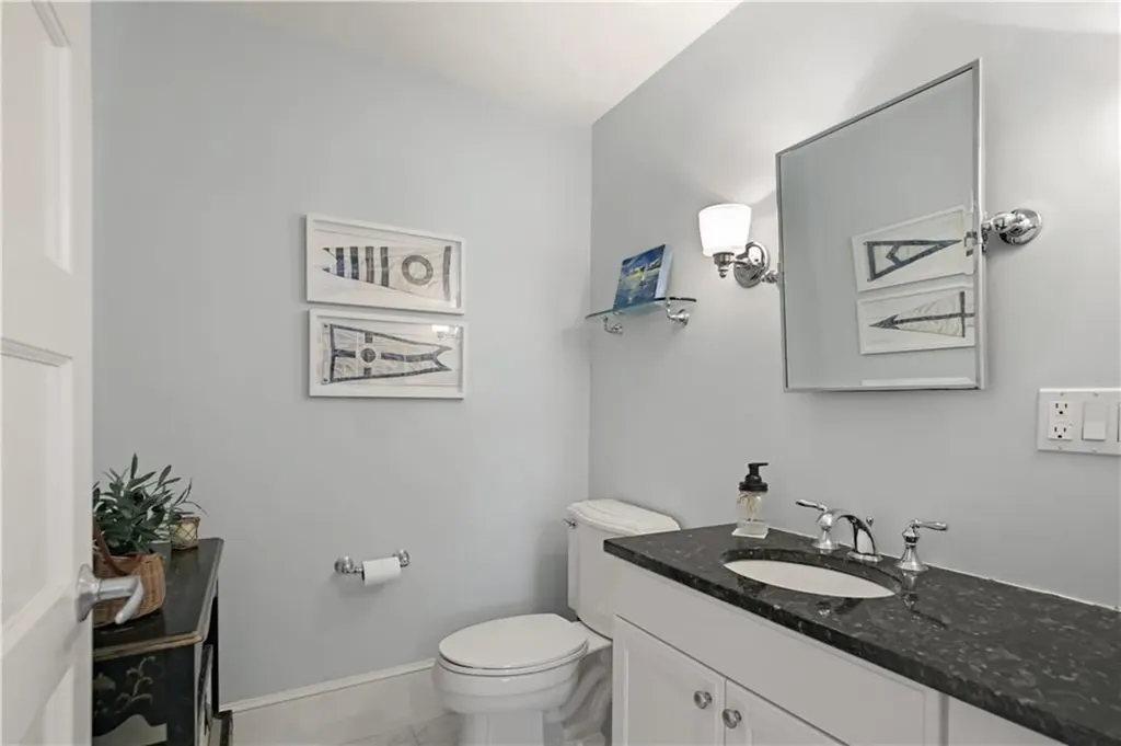 423 Hope Street Bristol RI 02809