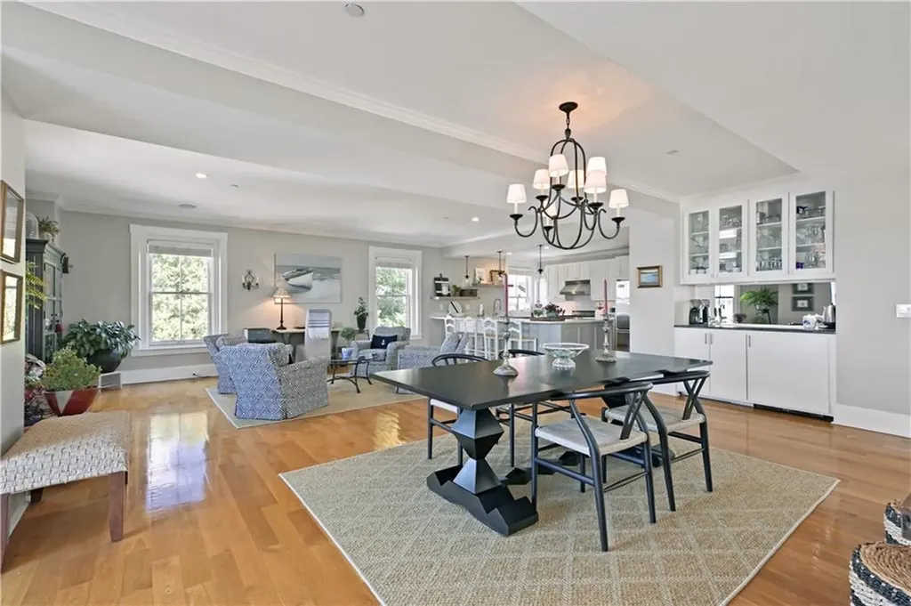 423 Hope Street Bristol RI 02809