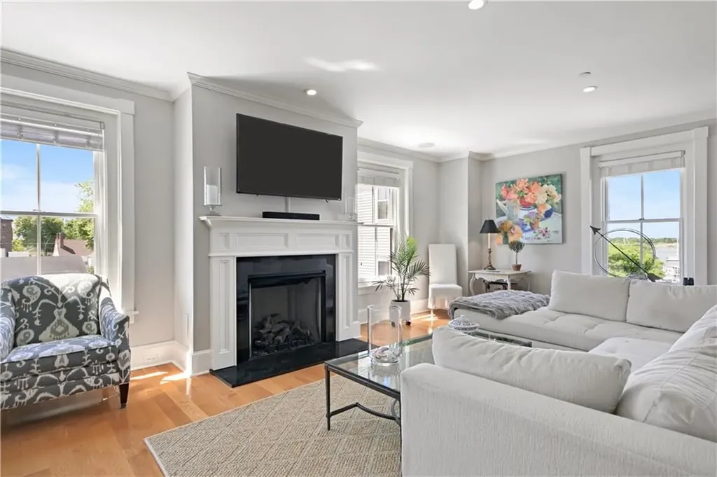 423 Hope Street Bristol RI 02809