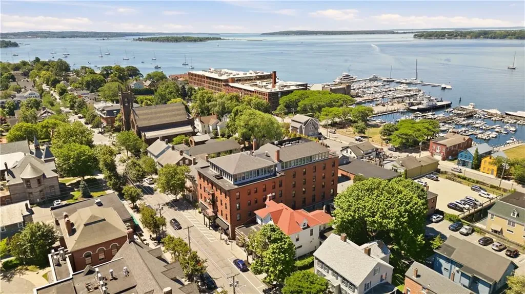 423 Hope Street Bristol RI 02809