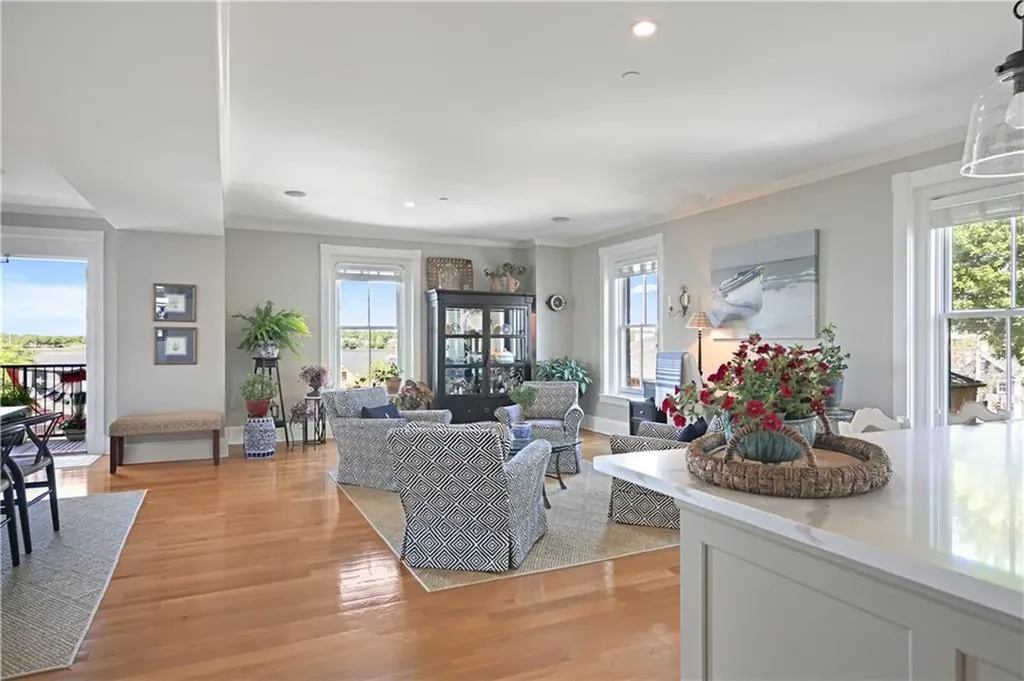 423 Hope Street Bristol RI 02809