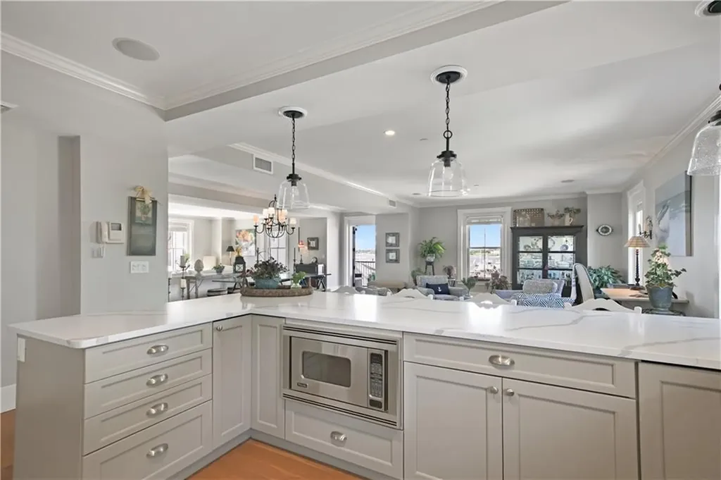 423 Hope Street Bristol RI 02809