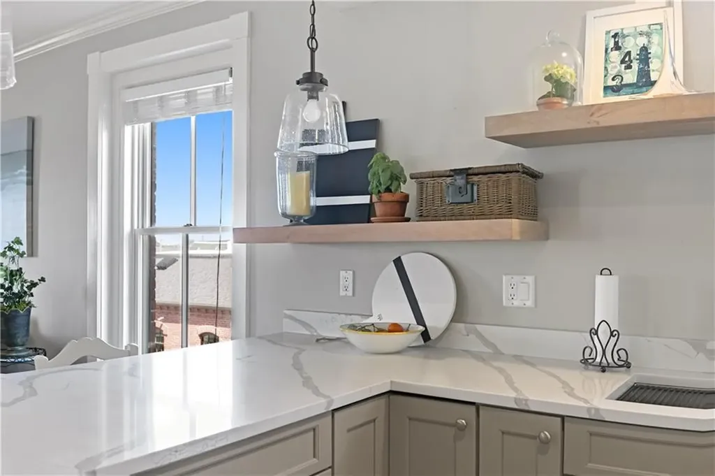 423 Hope Street Bristol RI 02809