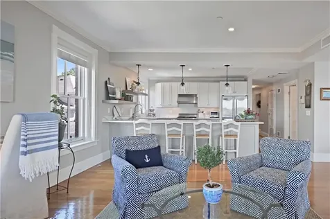 423 Hope Street Bristol RI 02809
