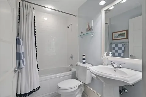 423 Hope Street Bristol RI 02809
